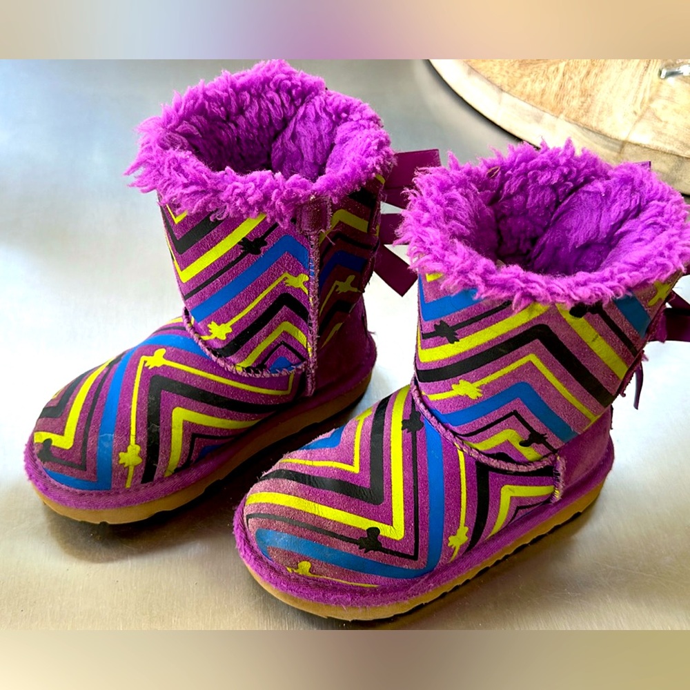 Bailey Bow Uggs Size 11C - good condition